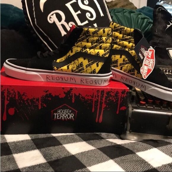 Vans Sk8-Hi House Of Terror ”The Shinning”, Shoes size W8.5 NWT - Picture 2 of 15